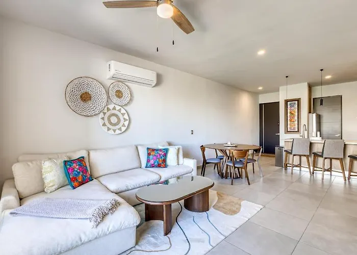 Bright And Modern W/ Balcony, Shared Pool, A/c, Minutes To & Town Cabo San Lucas