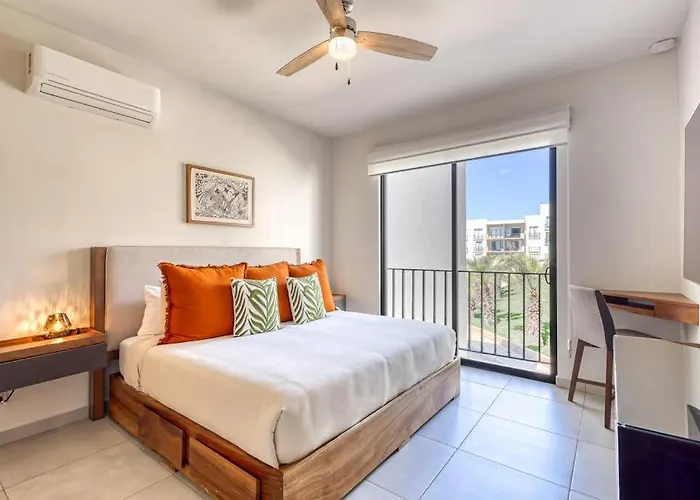 Bright And Modern W/ Balcony, Shared Pool, A/c, Minutes To & Town Ferienhaus