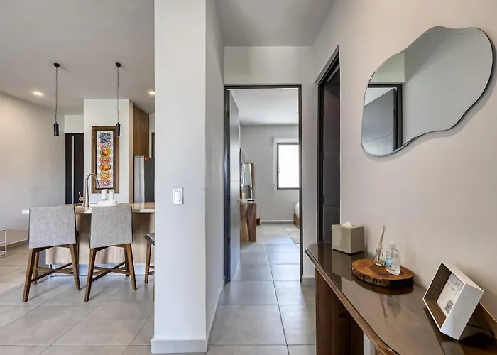 Bright And Modern W/ Balcony, Shared Pool, A/c, Minutes To & Town Cabo San Lucas