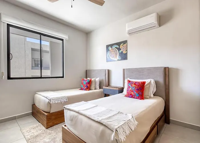 Bright And Modern W/ Balcony, Shared Pool, A/c, Minutes To & Town Ferienhaus