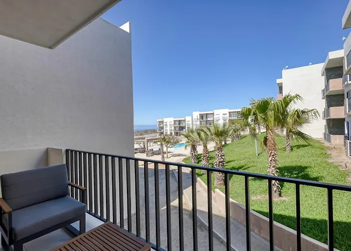 Ferienhaus Bright And Modern W/ Balcony, Shared Pool, A/c, Minutes To & Town *