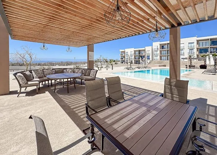 Bright And Modern W/ Balcony, Shared Pool, A/c, Minutes To & Town Ferienhaus