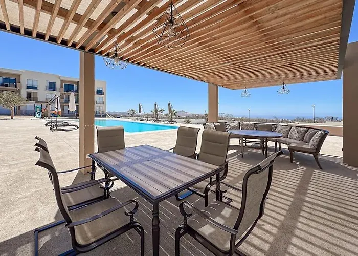 Ferienhaus Bright And Modern W/ Balcony, Shared Pool, A/c, Minutes To & Town