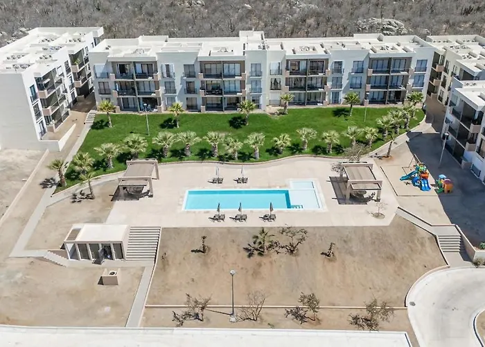 Ferienhaus Bright And Modern W/ Balcony, Shared Pool, A/c, Minutes To & Town *